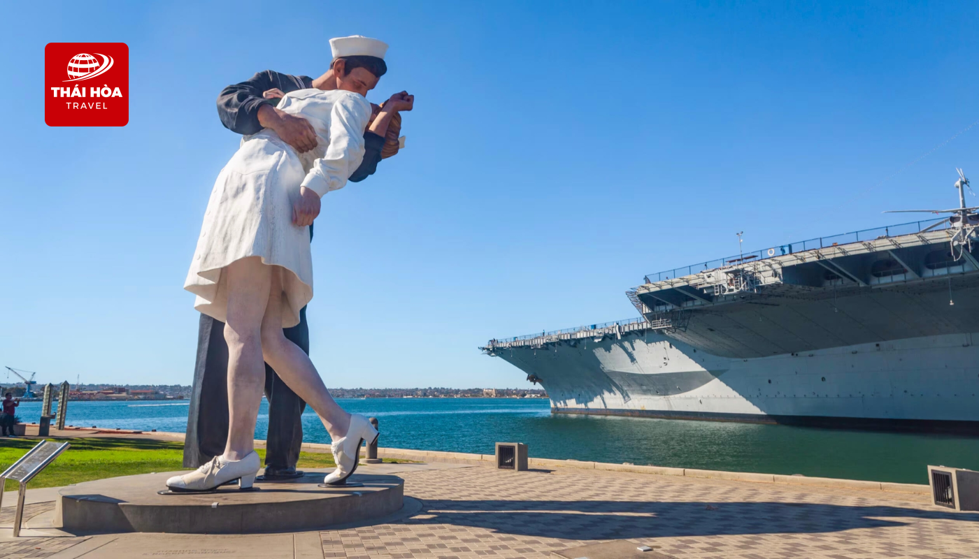 Tàu sân bay USS Midway