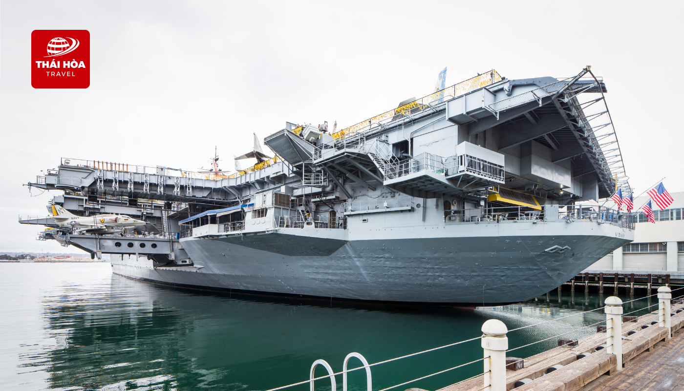 Tàu sân bay USS Midway