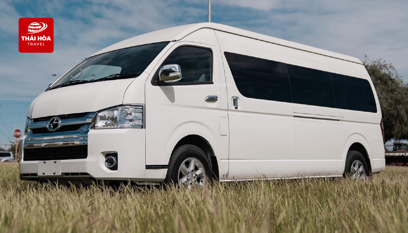 Xe Toyota Hiace 16 chỗ được trang bị đầy đủ tiện nghi cơ bản
