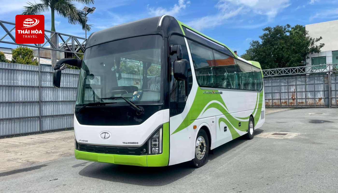 Với đoàn từ 20 - 28 người, xe 29 chỗ là phương án phù hợp