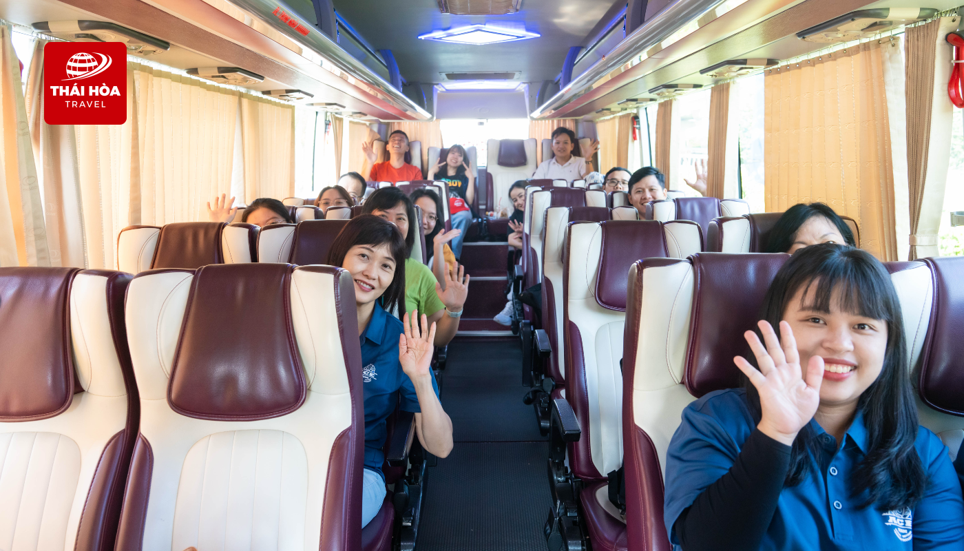 Không gian bên trong xe 35 chỗ Hyundai Universe Mini được thiết kế tối ưu, tạo cảm giác rộng rãi