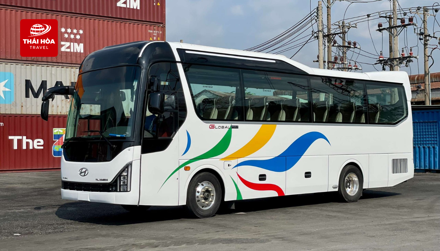 Thuê xe đi Nha Trang 5 Nếu đoàn của bạn có từ 20 - 30 người, xe 35 chỗ là lựa chọn vừa tiết kiệm chi phí vừa đảm bảo sự thoải mái