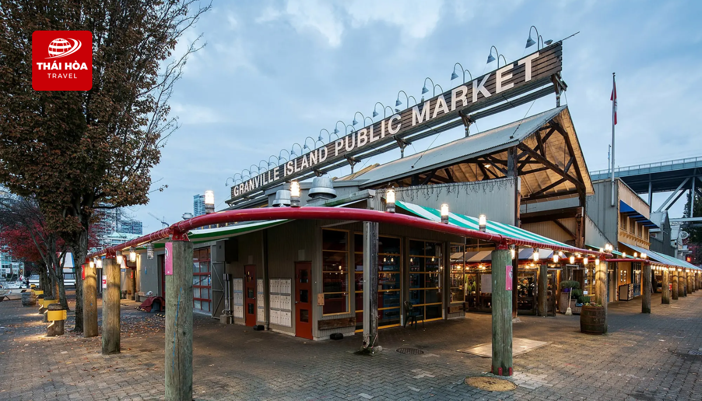 The Public Market nổi tiếng với những quầy hàng bày bán nông sản tươi sống