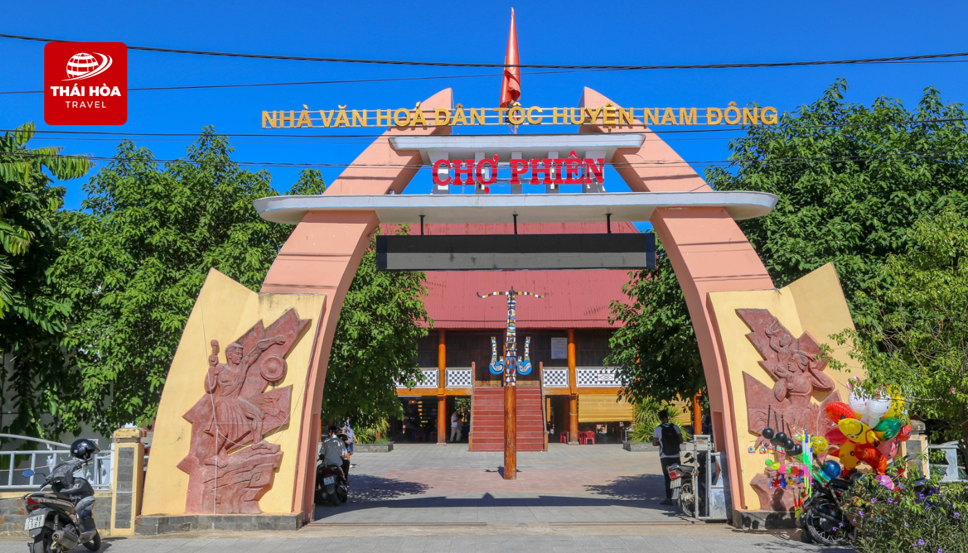 chợ phiên Đồng Văn