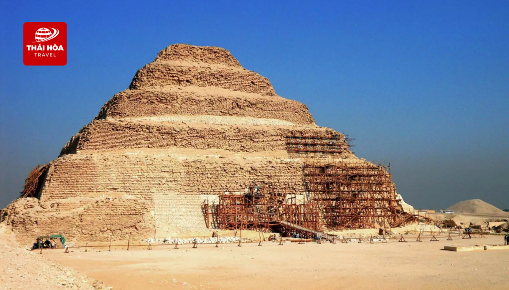 Kim tự tháp bậc thang Djoser