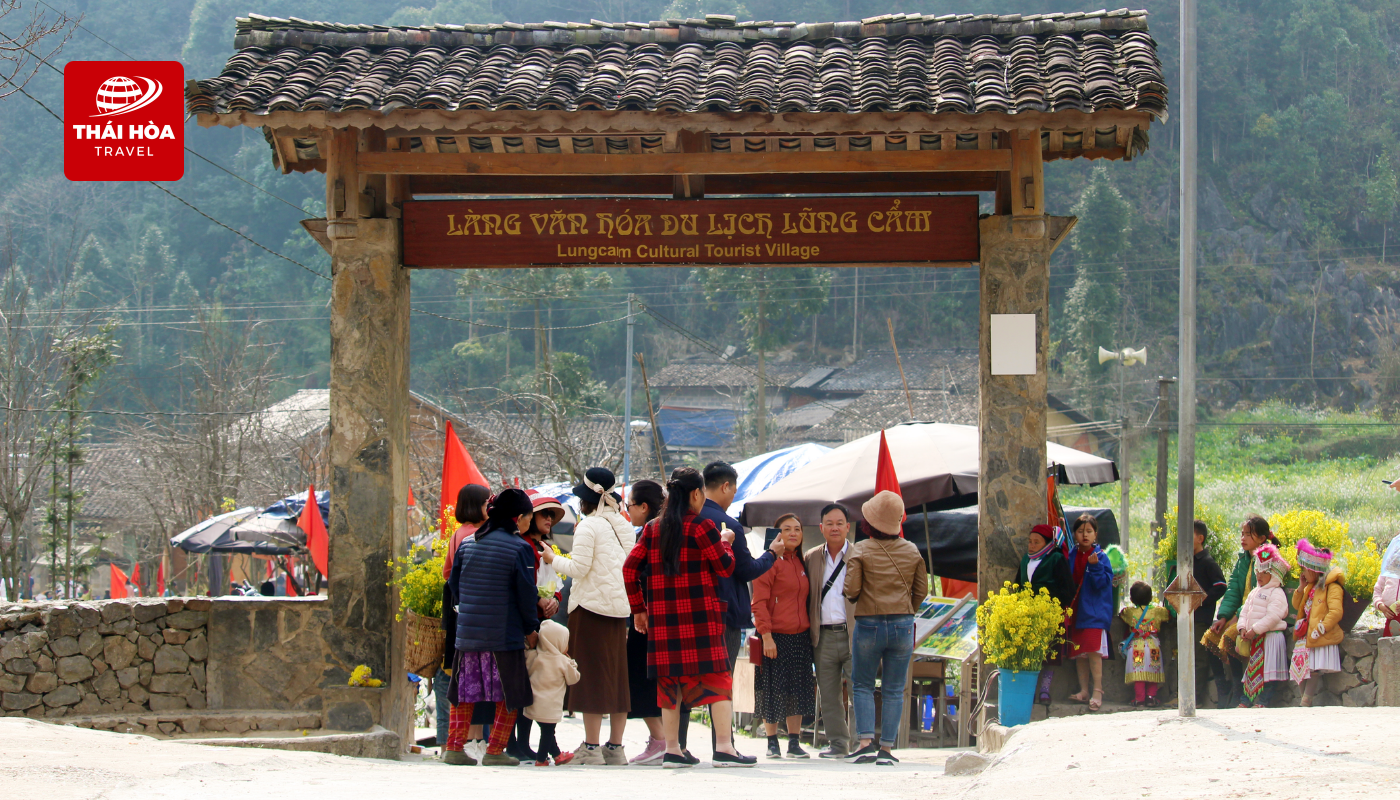 Làng văn hóa du lịch Lũng Cẩm