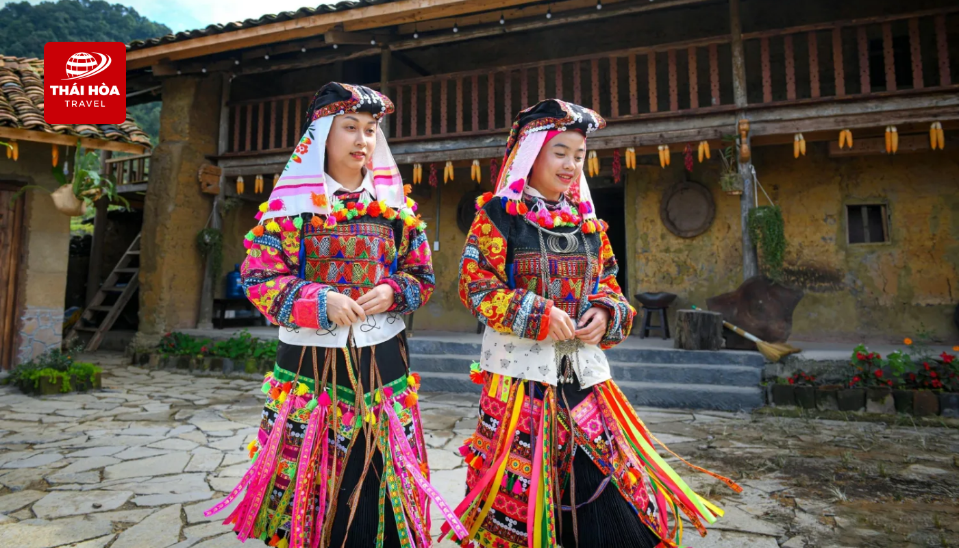 Bản Lô Lô Chải