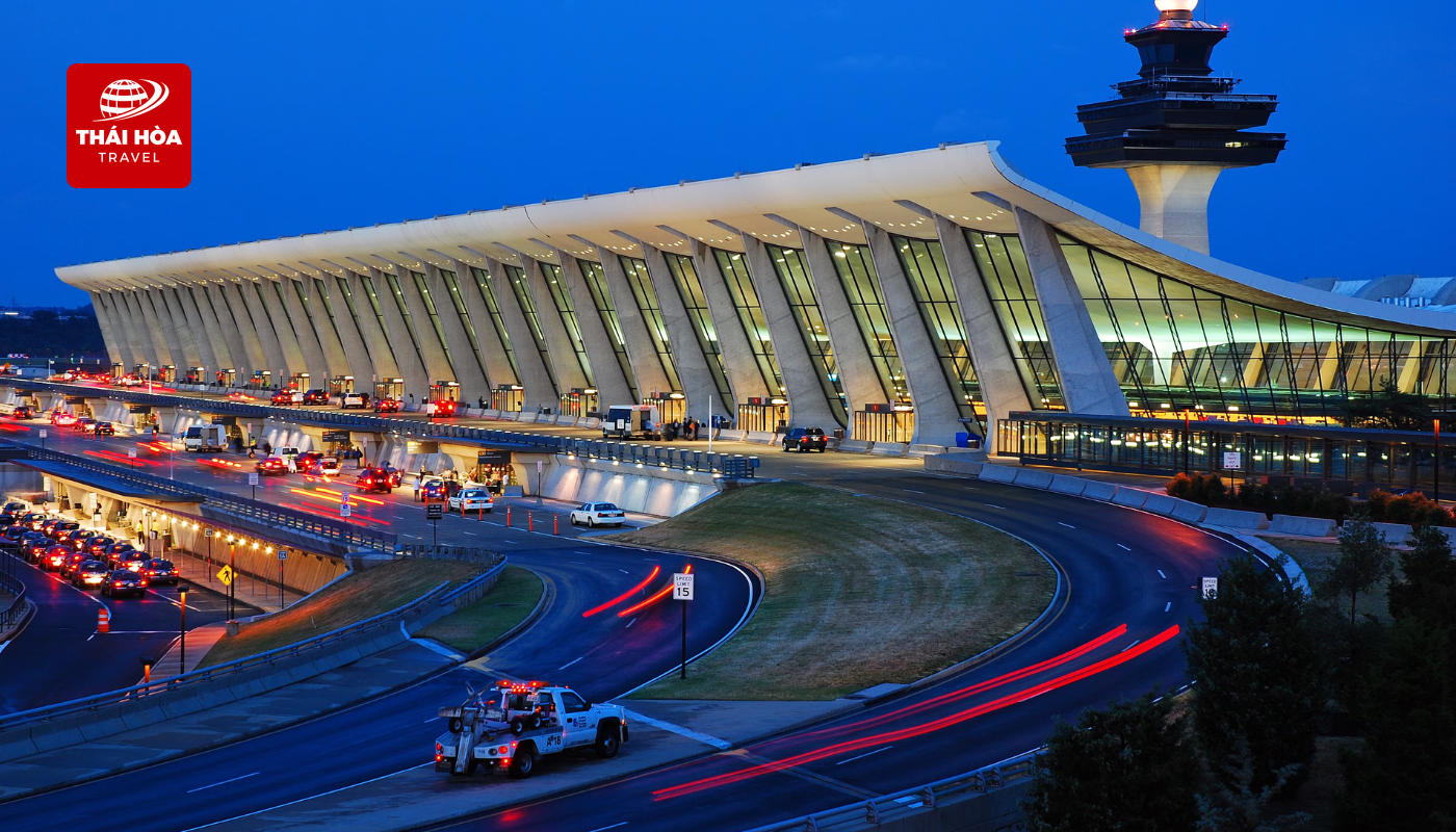 Đến giờ hẹn, xe đưa đoàn ra sân bay Washington D.C