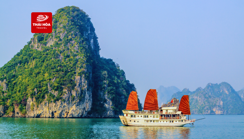 Tour Hạ Long 2N1Đ: Du thuyền Vịnh Hạ Long