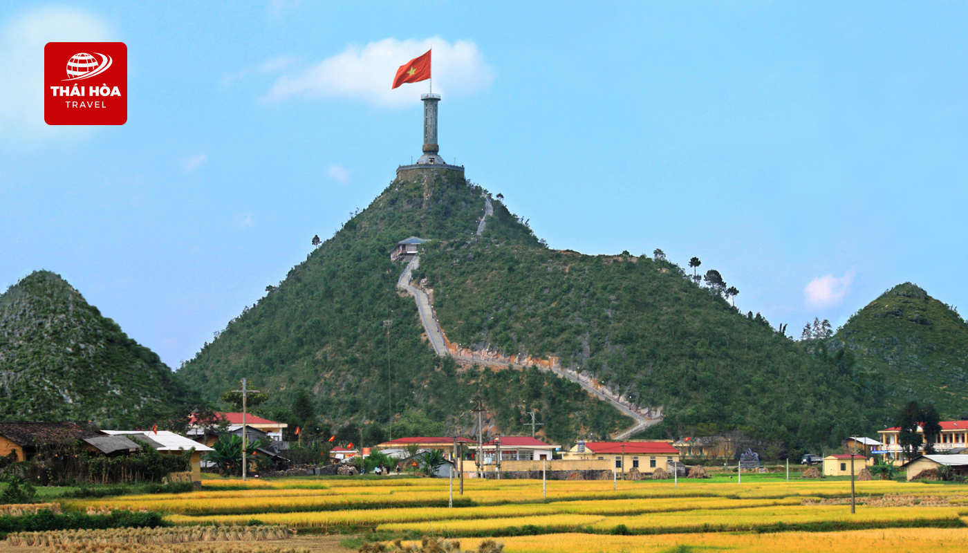 Cột cờ Lũng Cú