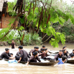 Đoàn trải nghiệm chèo xuồng ba lá
