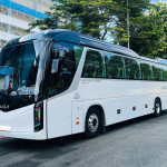 Xe 45 chỗ đáp ứng nhu cầu di chuyển cho đoàn lớn với tiện nghi hiện đại