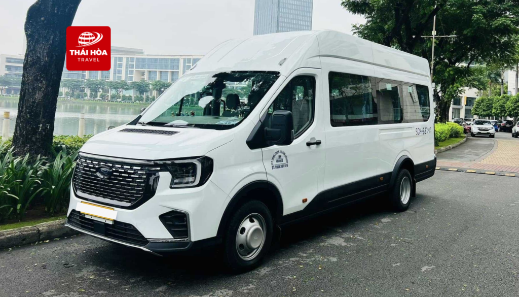 Thuê xe du lịch 18 chỗ Ford Transit