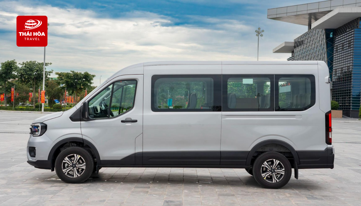 Thuê xe du lịch 18 chỗ Ford Transit 1 Thái Hòa Travel cho thuê xe 18 chỗ đời mới 2025
