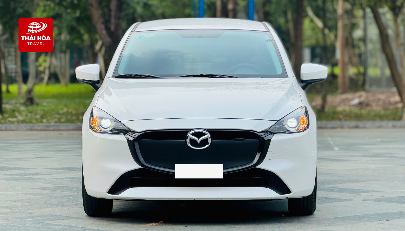 Thuê xe du lịch 4 chỗ Mazda 2 1 Mazda 2 - Sedan hạng B thiết kế trẻ trung, hiện đại,