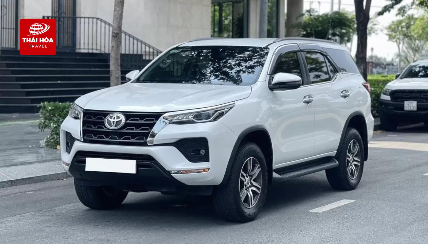 Thuê xe 7 chỗ đi Mũi Né 2 Toyota Fortuner