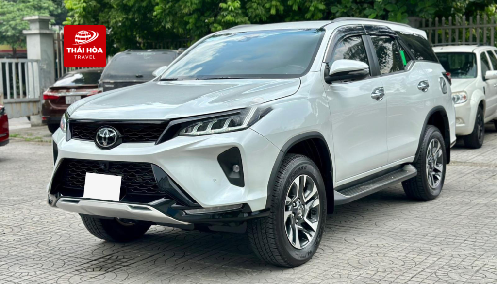 Thuê xe du lịch 7 chỗ Toyota Fortuner