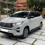 Xe 7 chỗ cung cấp không gian rộng rãi, phù hợp cho gia đình hoặc nhóm bạn