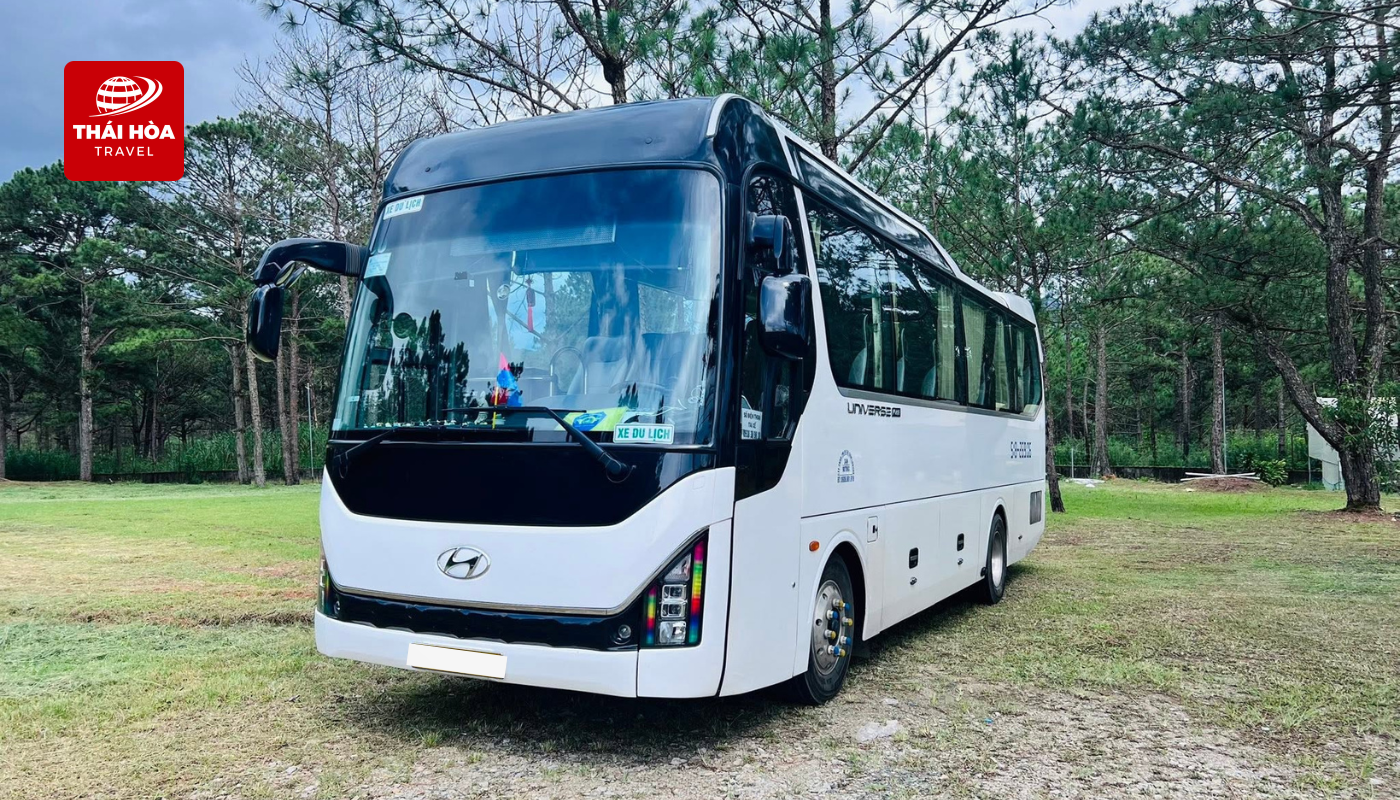 Giá thuê xe 29 chỗ không cố định cho mọi hành trình mà thường được tính dựa trên lịch trình thực tế