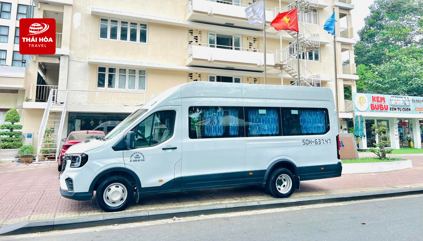 Xe 18 chỗ phù hợp với đoàn từ 12 - 17 hành khách