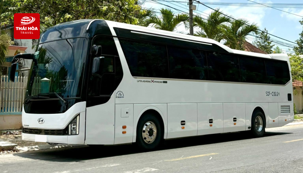 Xe 45 chỗ được thiết kế dành cho đoàn lớn từ 35 - 44 hành khách