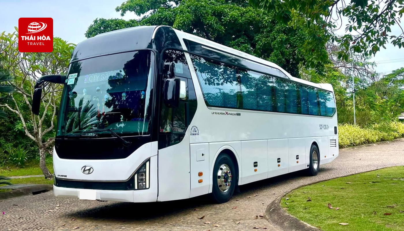 Đối với các đoàn từ 28 - 33 người, xe 35 chỗ là lựa chọn phù hợp