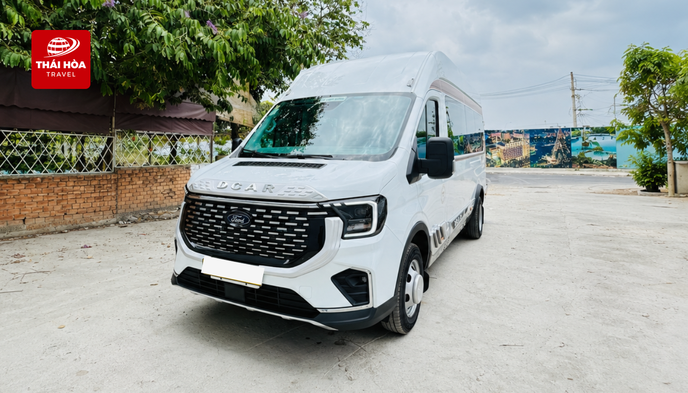 Xe 18 chỗ phù hợp với đoàn khoảng 10 - 17 khách và cần không gian thoải mái hơn