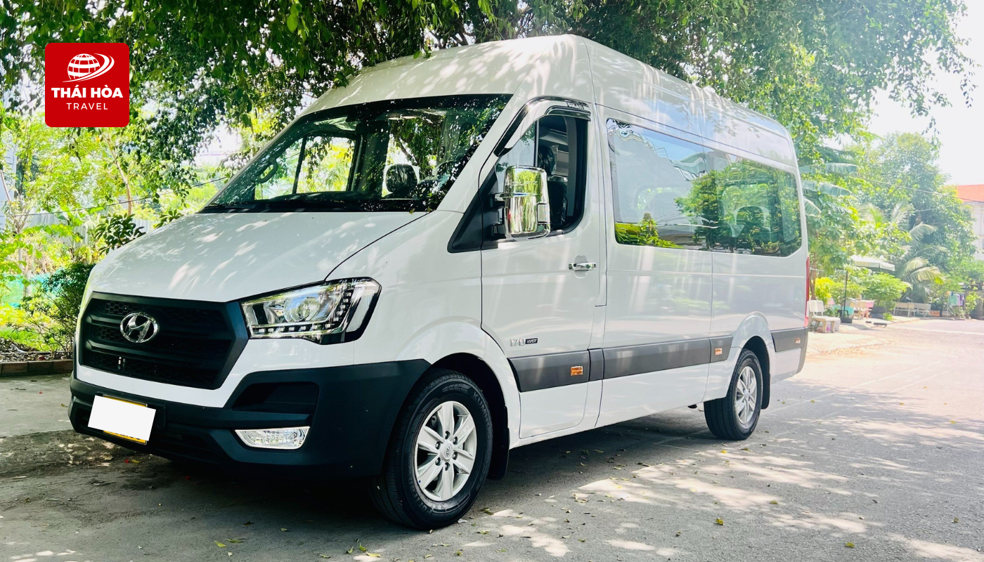 Thuê xe 16 chỗ đi Nha Trang phù hợp cho nhóm từ 8 - 15 người