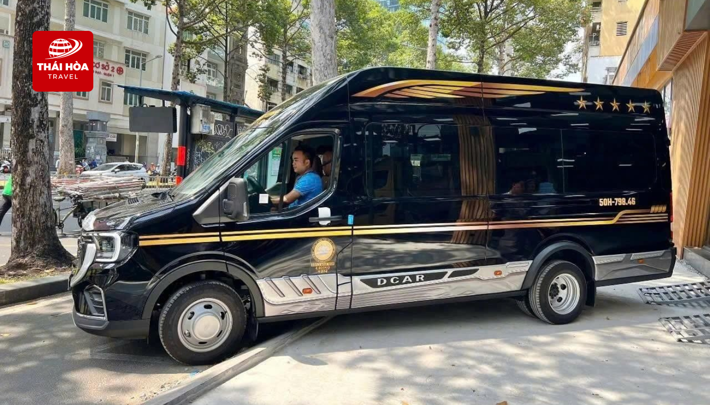 Xe limousine mang đến trải nghiệm di chuyển cao cấp, phù hợp với khách hàng yêu cầu sự sang trọng