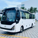Đối với các đoàn lớn như công ty, trường học hoặc tour du lịch đông người, xe 45 chỗ là phương án tối ưu