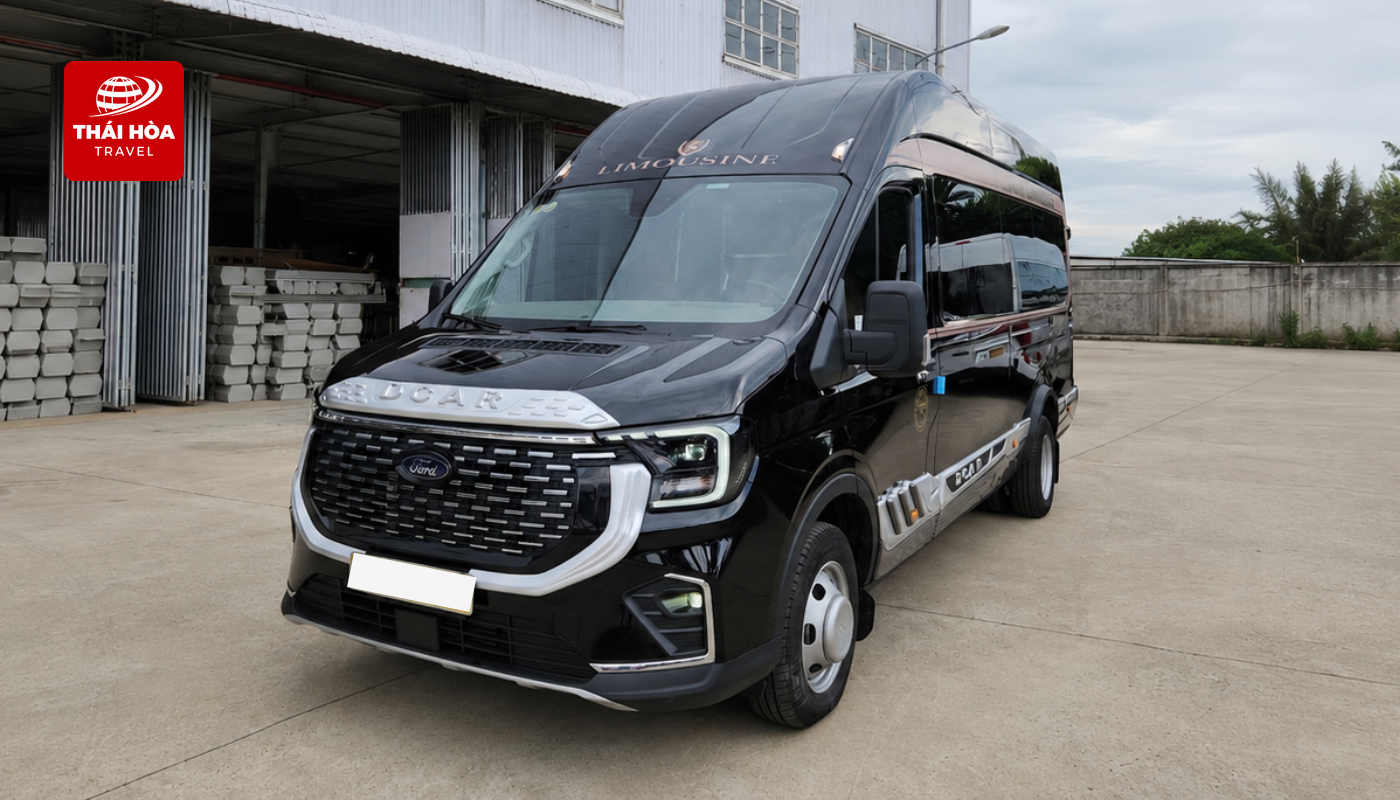 Xe Limousine mang lại trải nghiệm cao cấp với ghế massage và tiện ích hiện đại