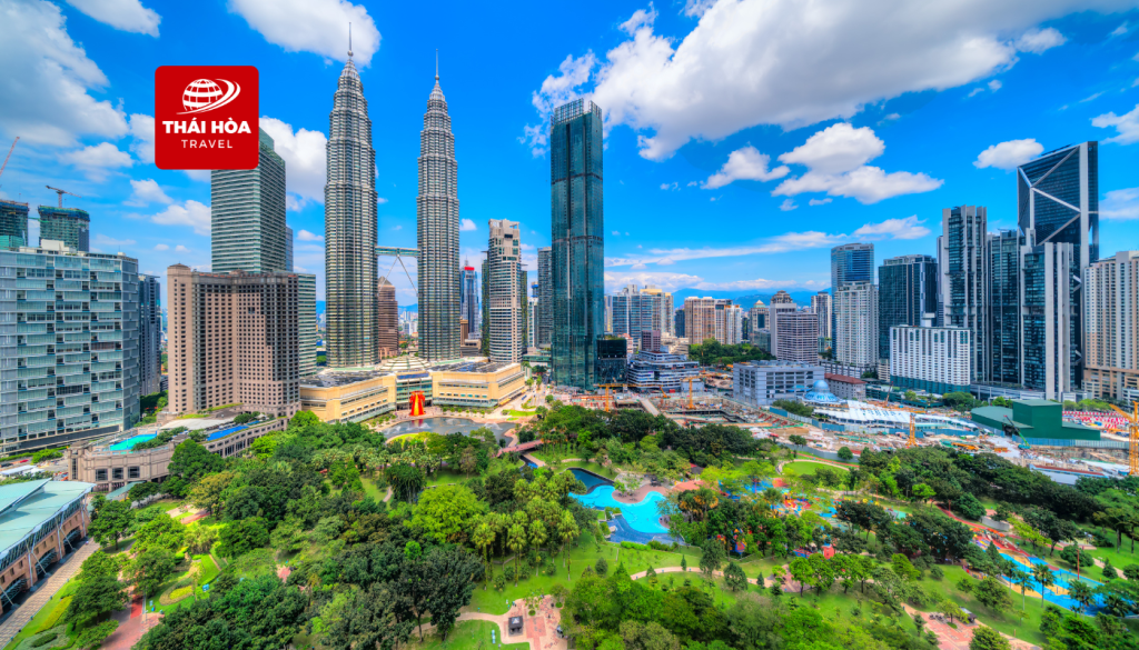 Tour Malaysia - Singapore 5N4Đ: Tháp Đôi Petronas - Động Batu - Merlion Park