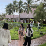Đoàn dừng chân tại Mekong Rest Stop để nghỉ ngơi