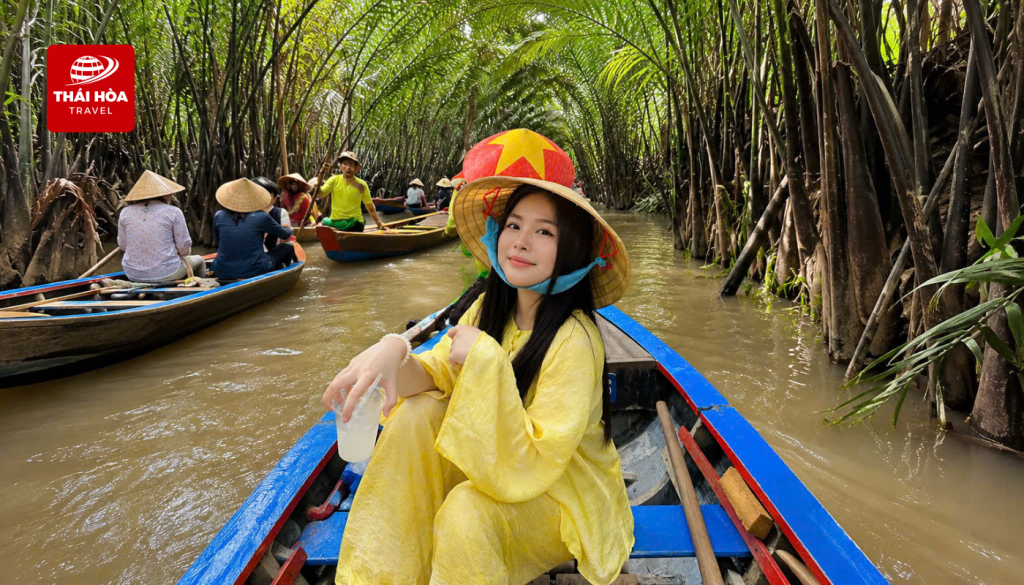 Cù lao Thới Sơn là một điểm du lịch sinh thái nổi tiếng nằm trên sông Tiền