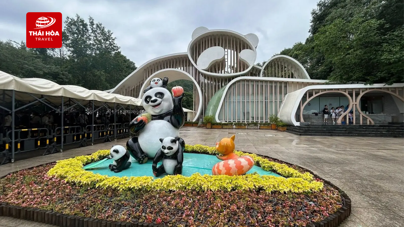 Kinh nghiệm du lịch Thành Đô chi tiết cho người mới 10 Khuôn viên của khu bảo tồn Gấu Trúc Thành Đô (Trung Quốc)