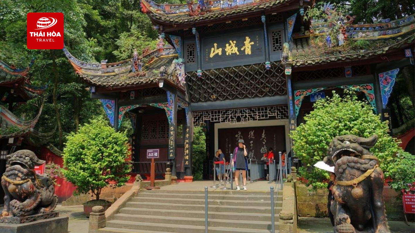 Kinh nghiệm du lịch Thành Đô chi tiết cho người mới 11 Khung cảnh Núi Thanh Thành tại Thành Đô (Trung Quốc)