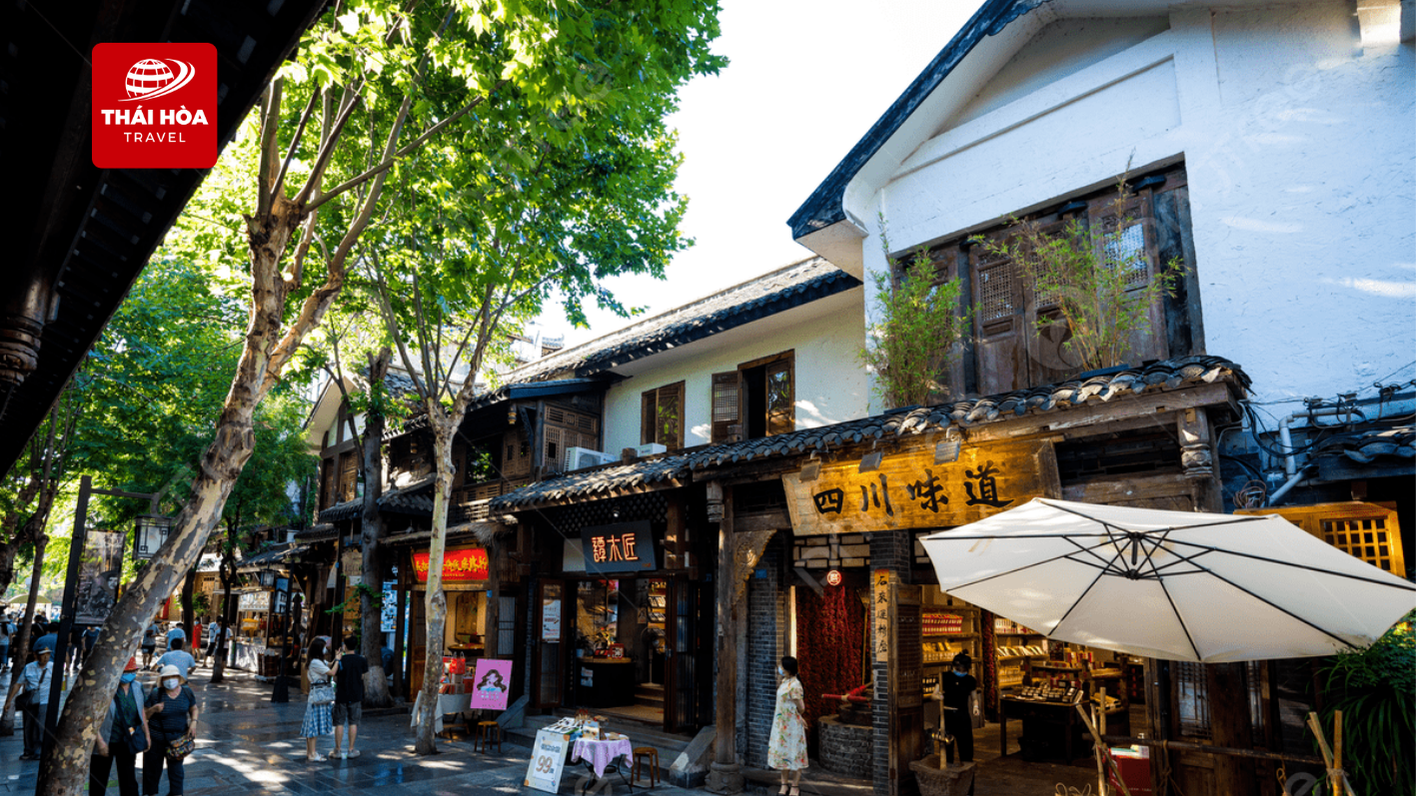 Kinh nghiệm du lịch Thành Đô chi tiết cho người mới 9 Khung cảnh của Ngõ Rộng Ngõ Hẹp (Kuanzhai Alley) tại Thành Đô