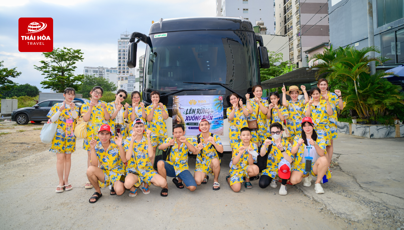 sen vang len rung xuong bien 10