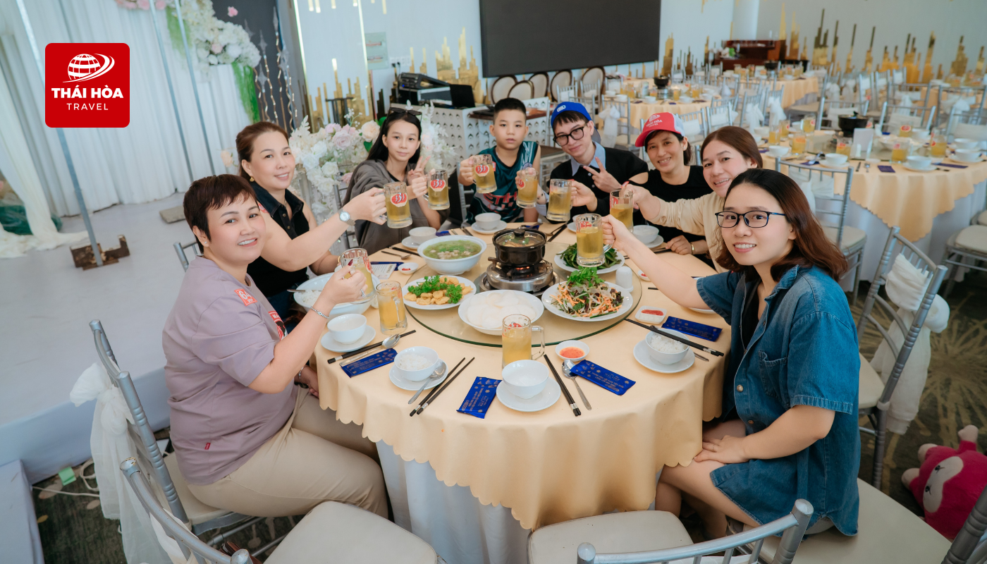sen vang len rung xuong bien 8