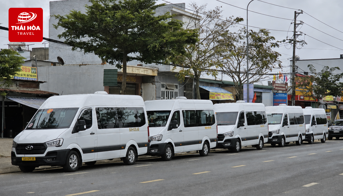 Thuê xe 16 chỗ có tài xế uy tín, giá tốt tại TP.HCM