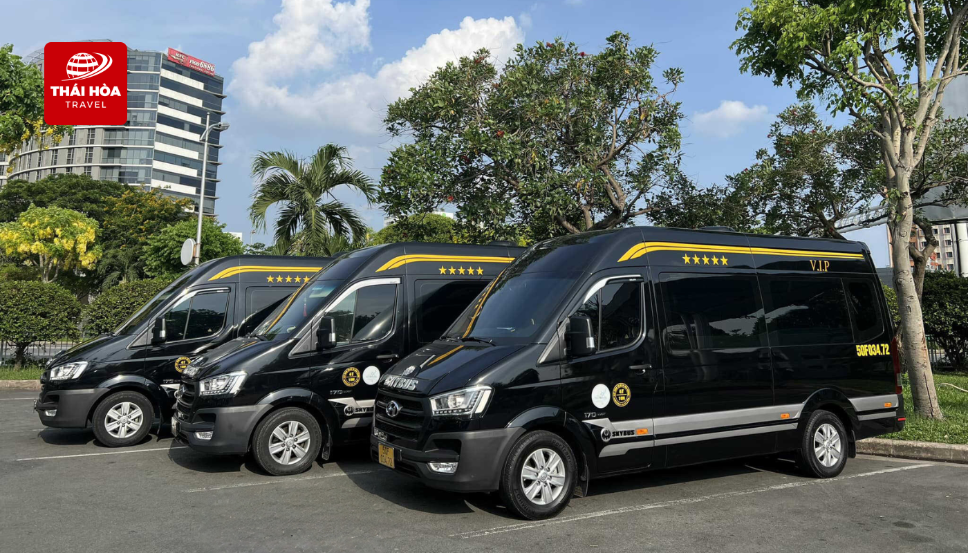 Xe 18 chỗ của Thái Hòa Travel đáp ứng tốt nhu cầu đưa đón tập thể