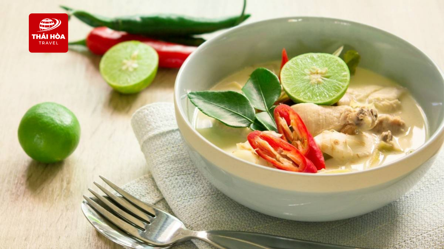 Món súp Tom Kha Kai tại Thái Lan