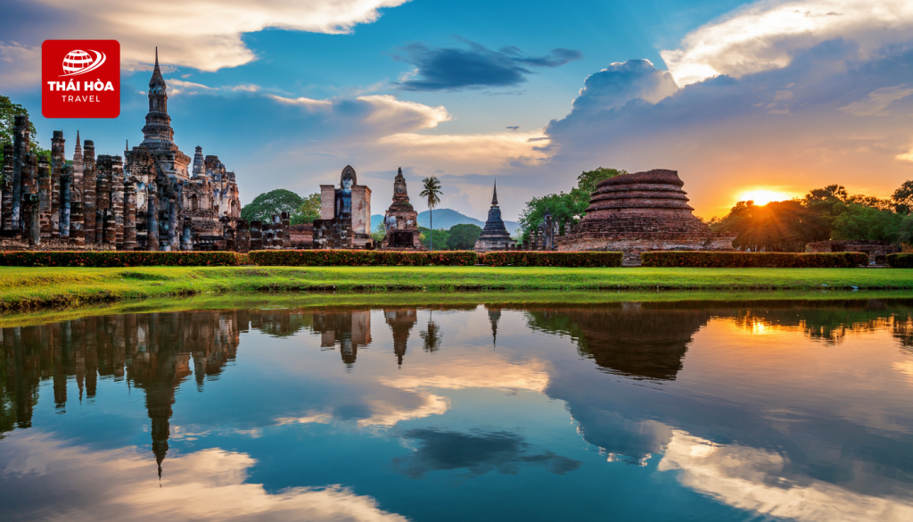 Khao Phra Tamnak/Khao Phra Yai: Đây là ngọn đồi cao nhất Pattaya