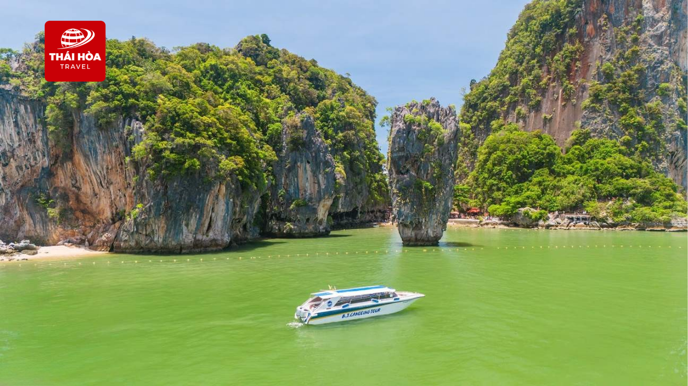 Khung cảnh của Vịnh Phang Nga ở PhuKet (Thái Lan)