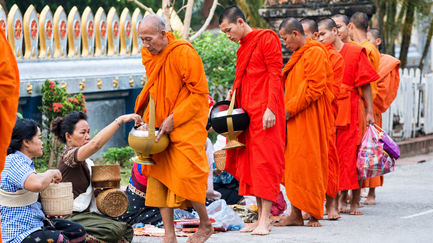 Du lịch Thái Lan tháng 10: Kinh nghiệm, chi phí & lịch trình gợi ý 12 Khung cảnh của Lễ hội khất thực Tak Bat Devo tại Thái Lan