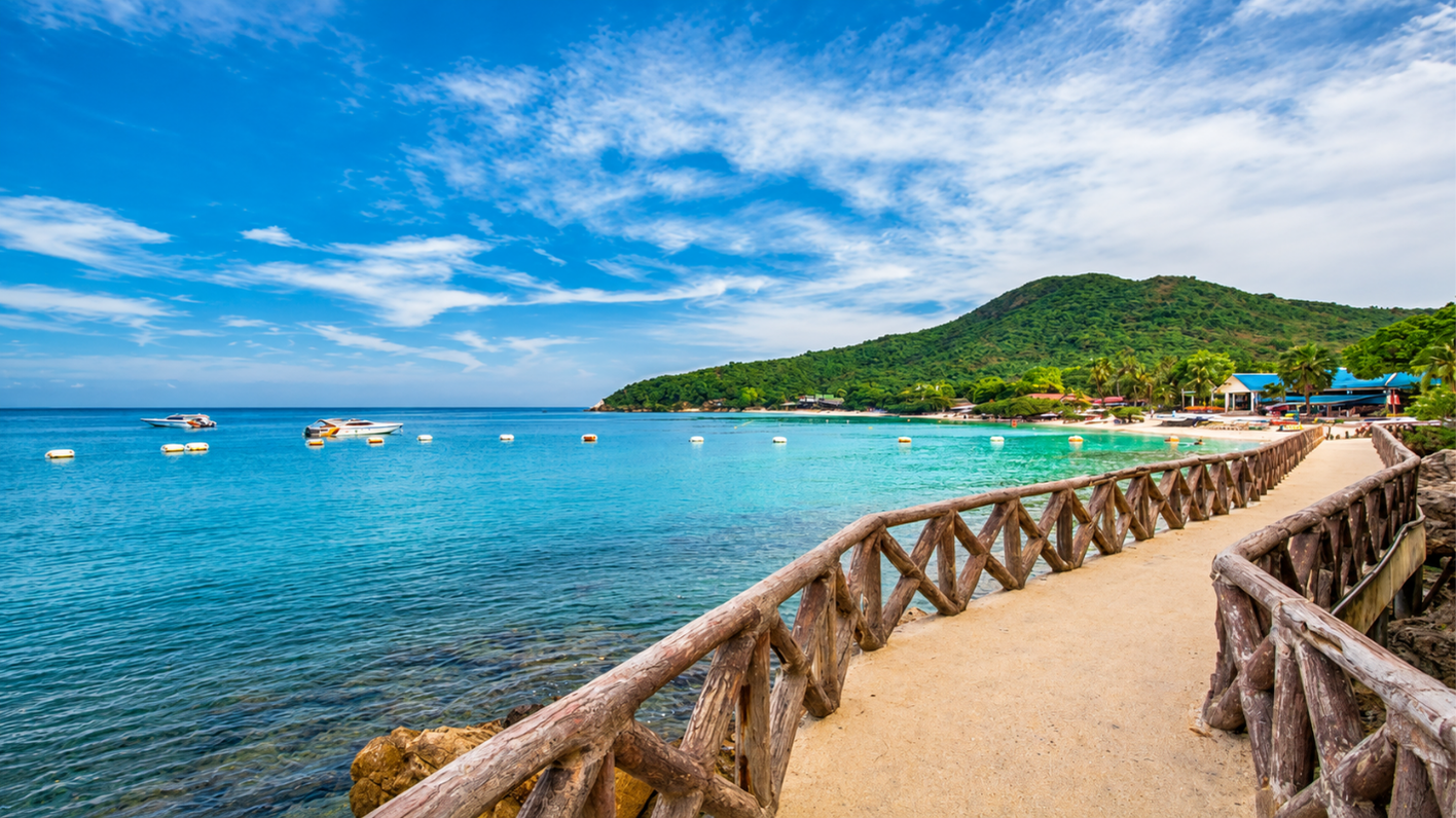 Du lịch Thái Lan tháng 10: Kinh nghiệm, chi phí & lịch trình gợi ý 15 Khung cảnh buổi sáng tại đảo Koh Larn (Thái Lan)