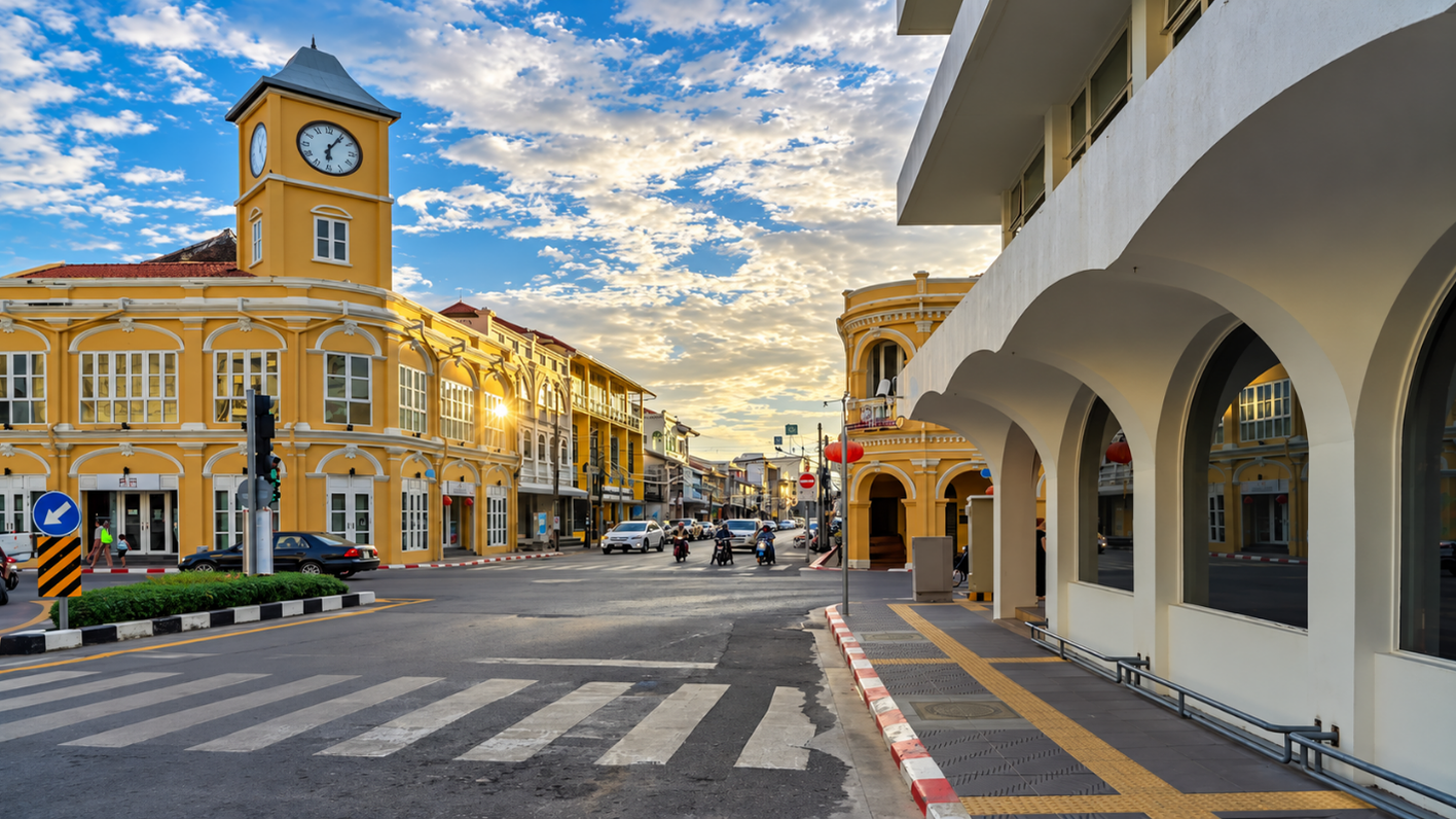 Du lịch Thái Lan tháng 10: Kinh nghiệm, chi phí & lịch trình gợi ý 9 Khung cảnh Phố cổ Phuket tại Thái Lan