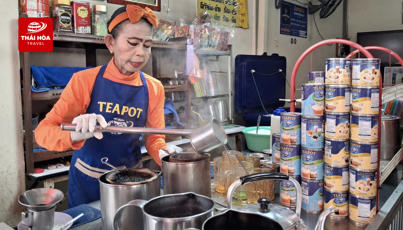 Kinh nghiệm du lịch Thái Lan tự túc từ A - Z cho người mới 13 Trà sữa dì môi đỏ là thức uống nhất định phải thử